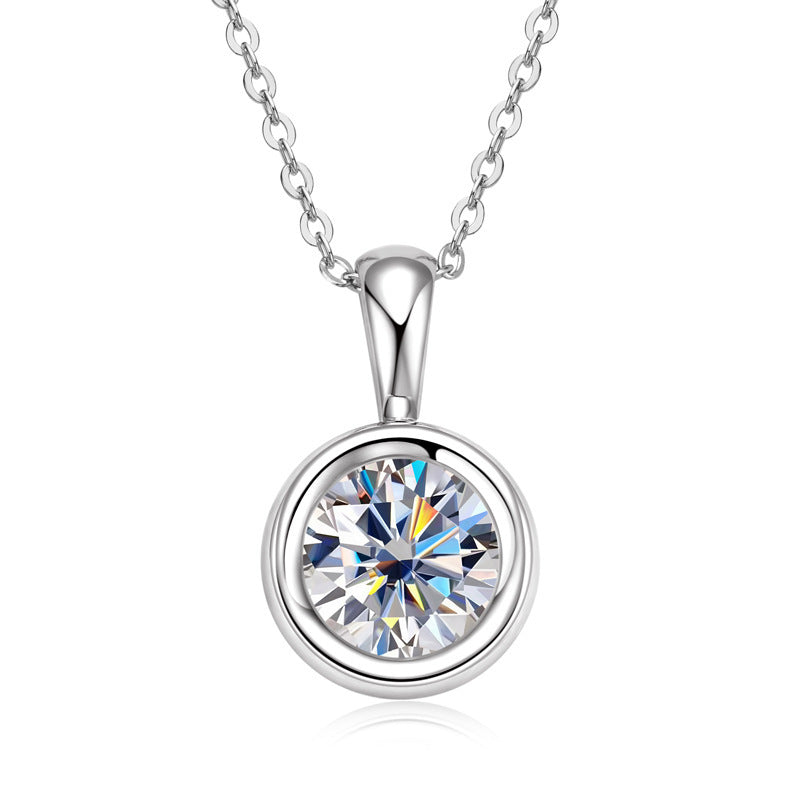 Yndis - Halsband med hängsmycke av moissanite