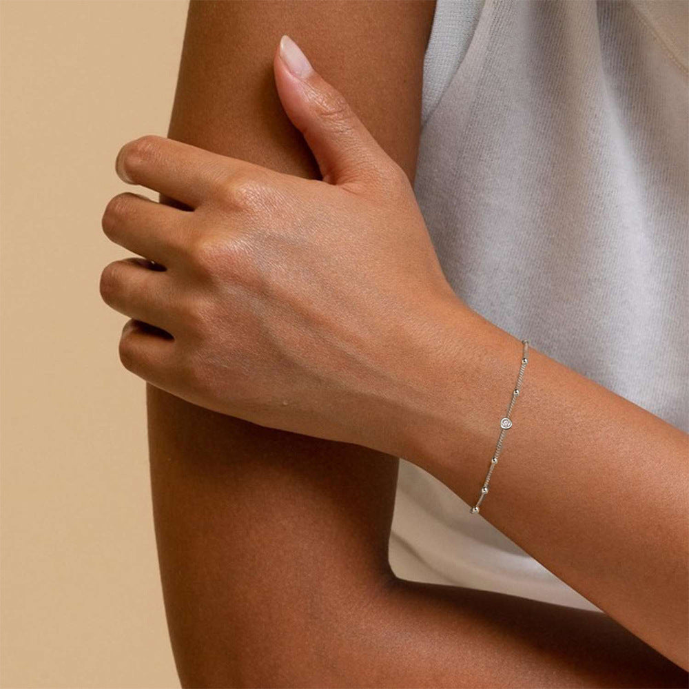 Linnea - Armband med tunn kedja och fina detaljer