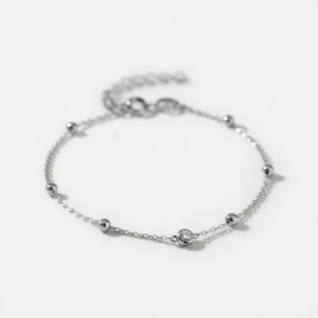 Linnea - Armband med tunn kedja och fina detaljer