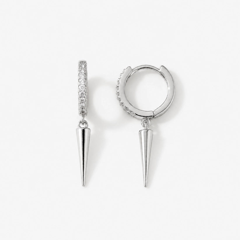 Tova – Hoops med stenar och spikedesign