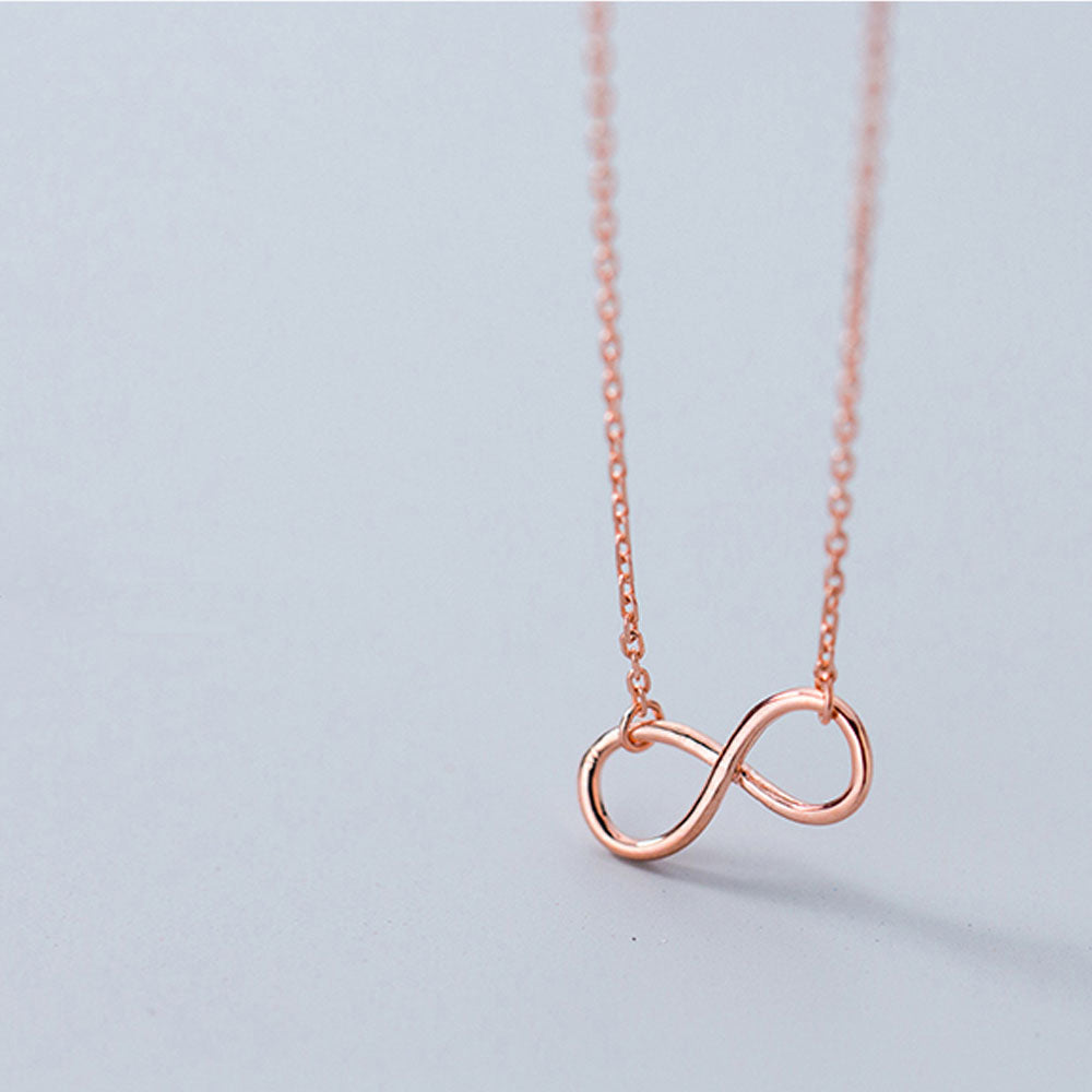 Beyond - Halsband med infinitysymbol