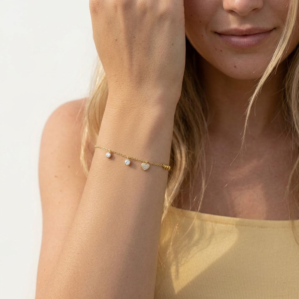Bianca – Armband med små hjärtan och stenar