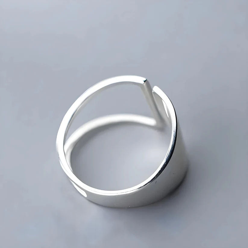 Blanka - Justerbar ring med unik ihålig design