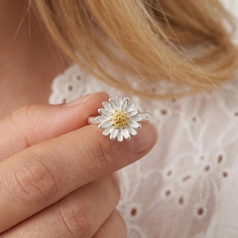 Daisy Flower – Justerbar ring med tusensköna