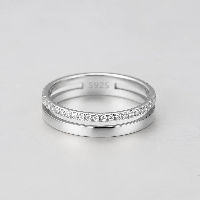Dotted Diamond - Dubbeldesignad ring med stenar
