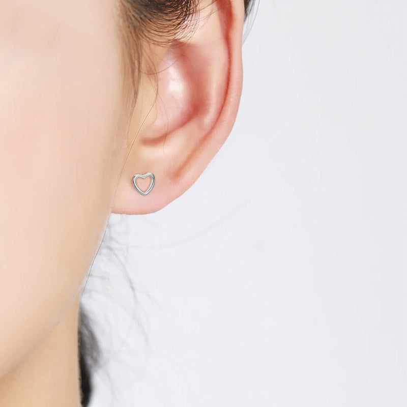 Endless Love - Studs med ihåligt hjärta och skruvplopp