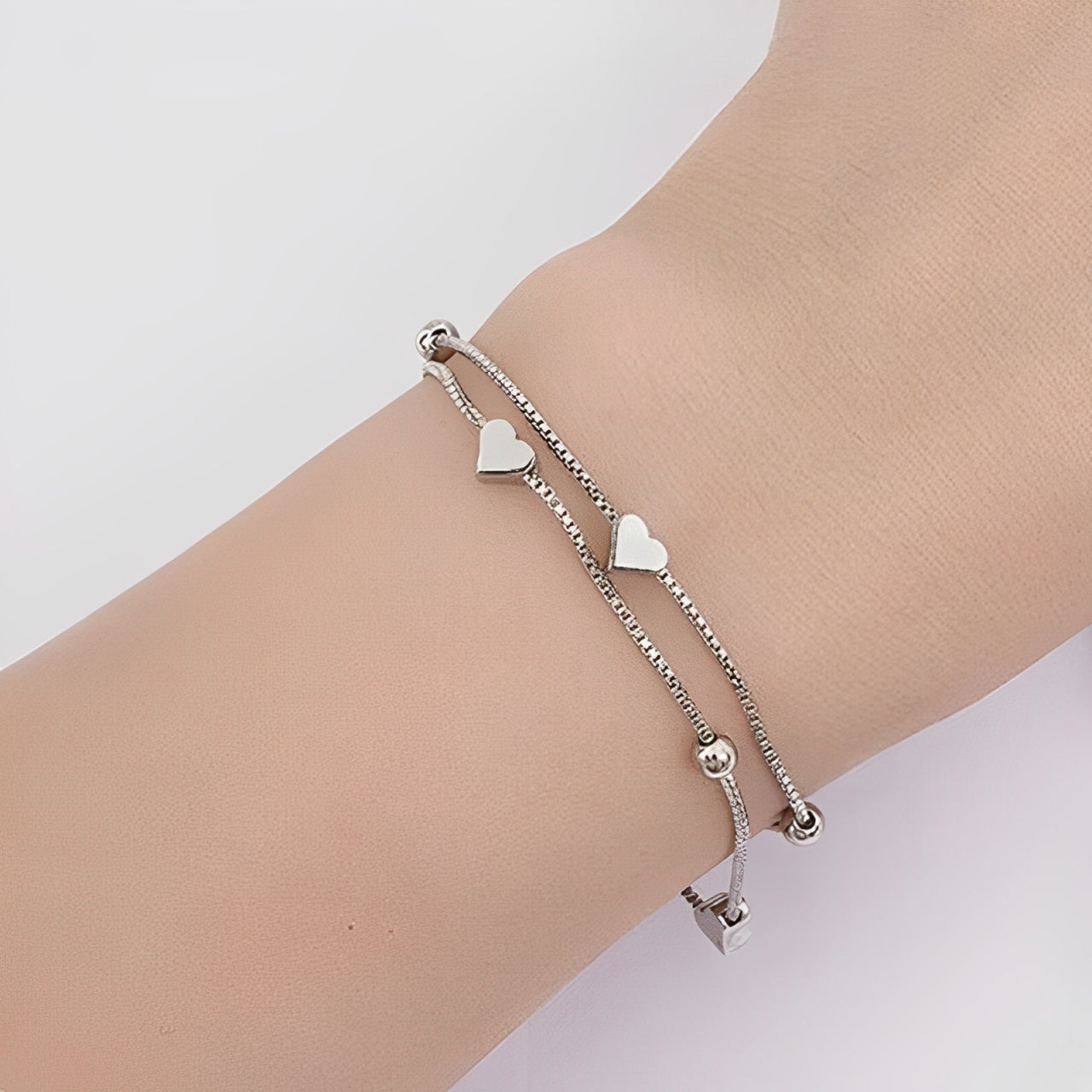 Evelyn - Armband med dubbla kedjor och små hjärtan