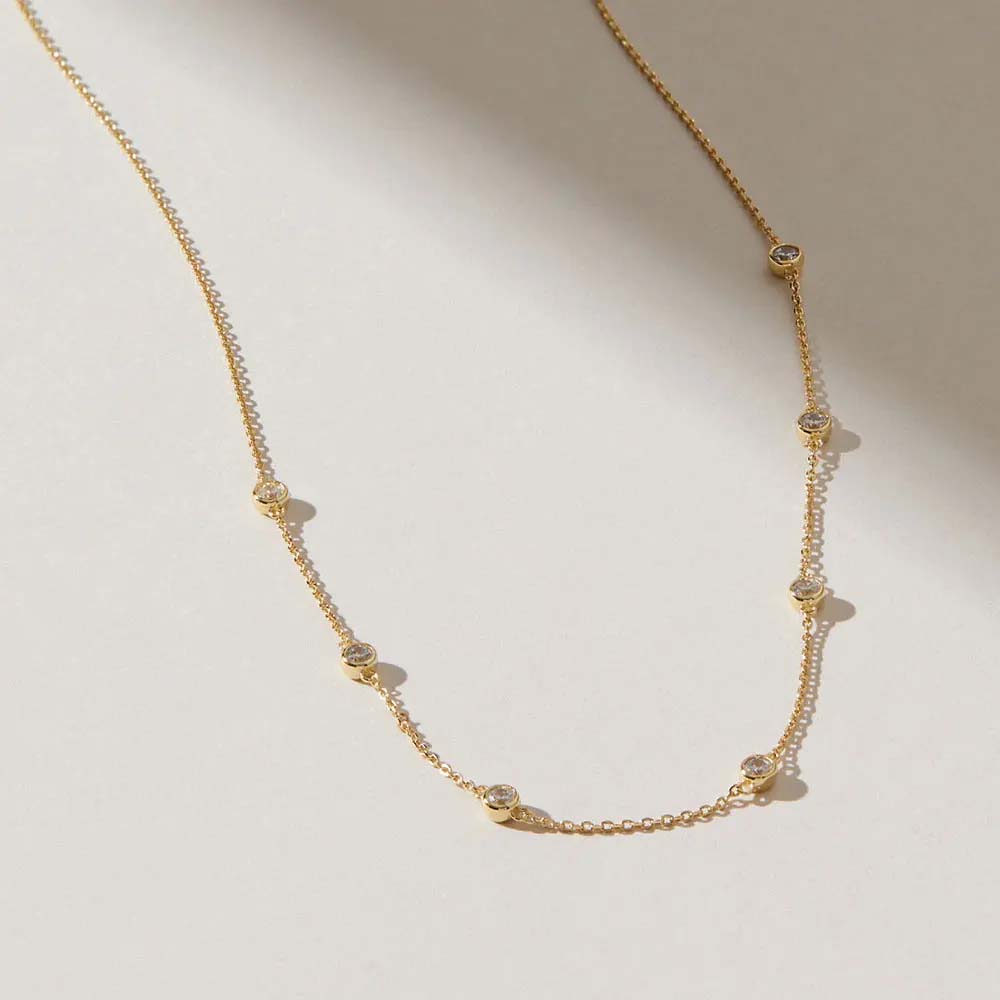 Sibylla - Halsband med små stenar
