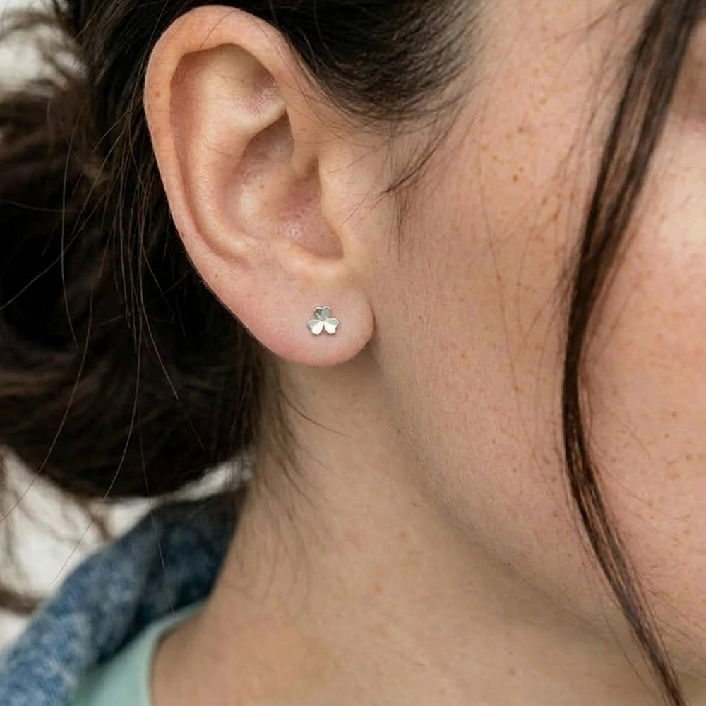 Jolie - Studs med klöver och skruvplopp