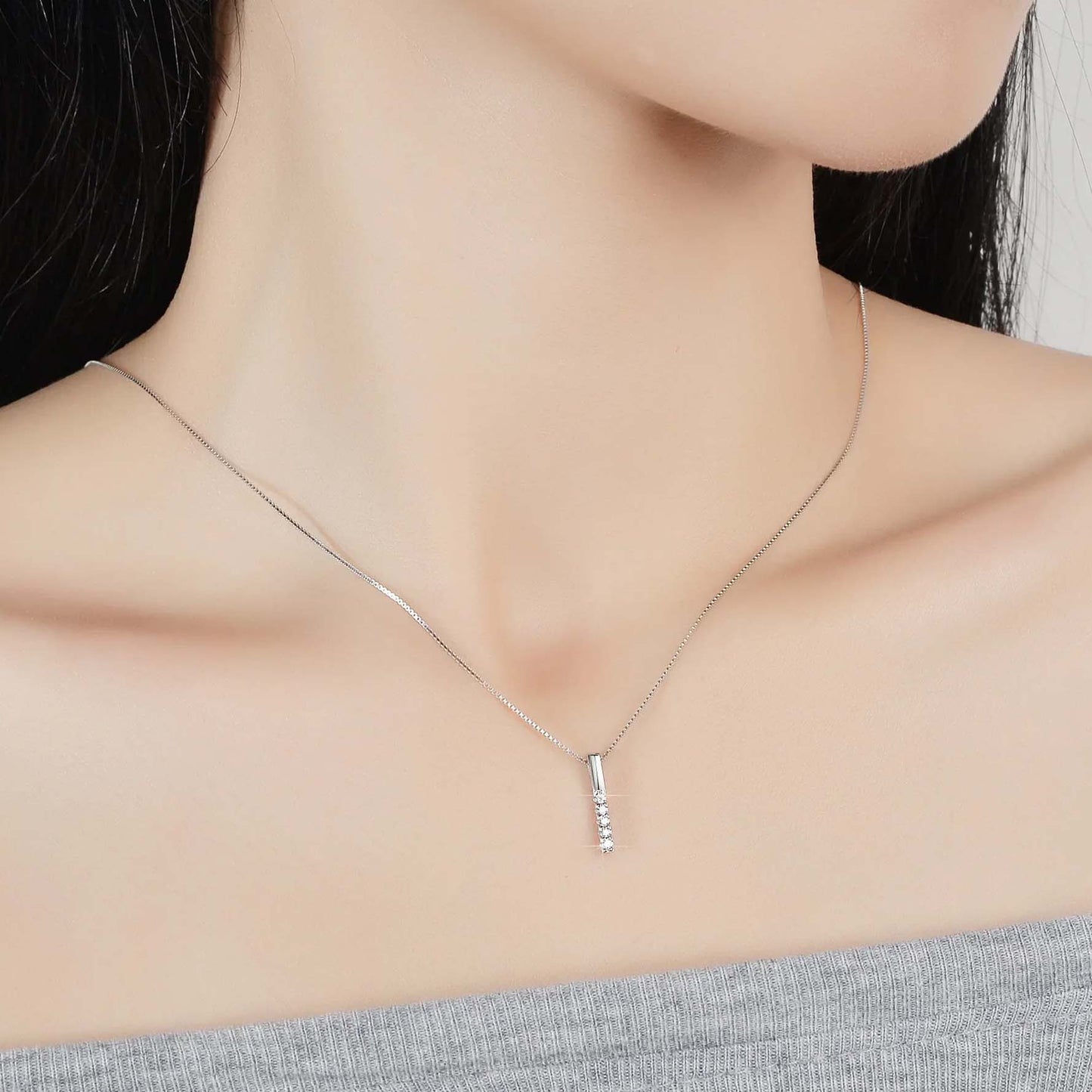 Lily - Halsband med smalt hängsmycke