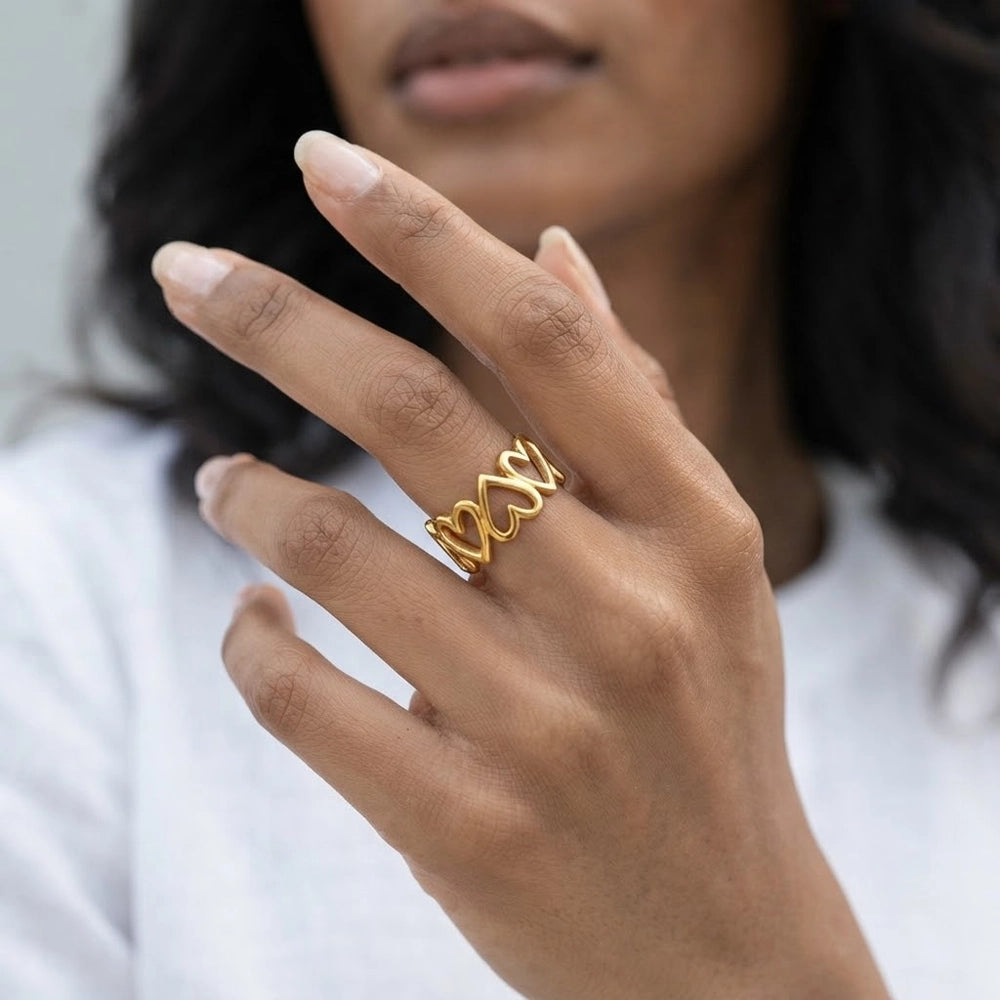 Lova – Ring med sammanlänkade hjärtan