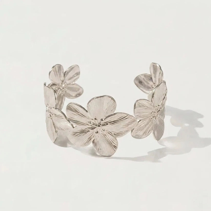 Magnolia – Bangle med stora blommor