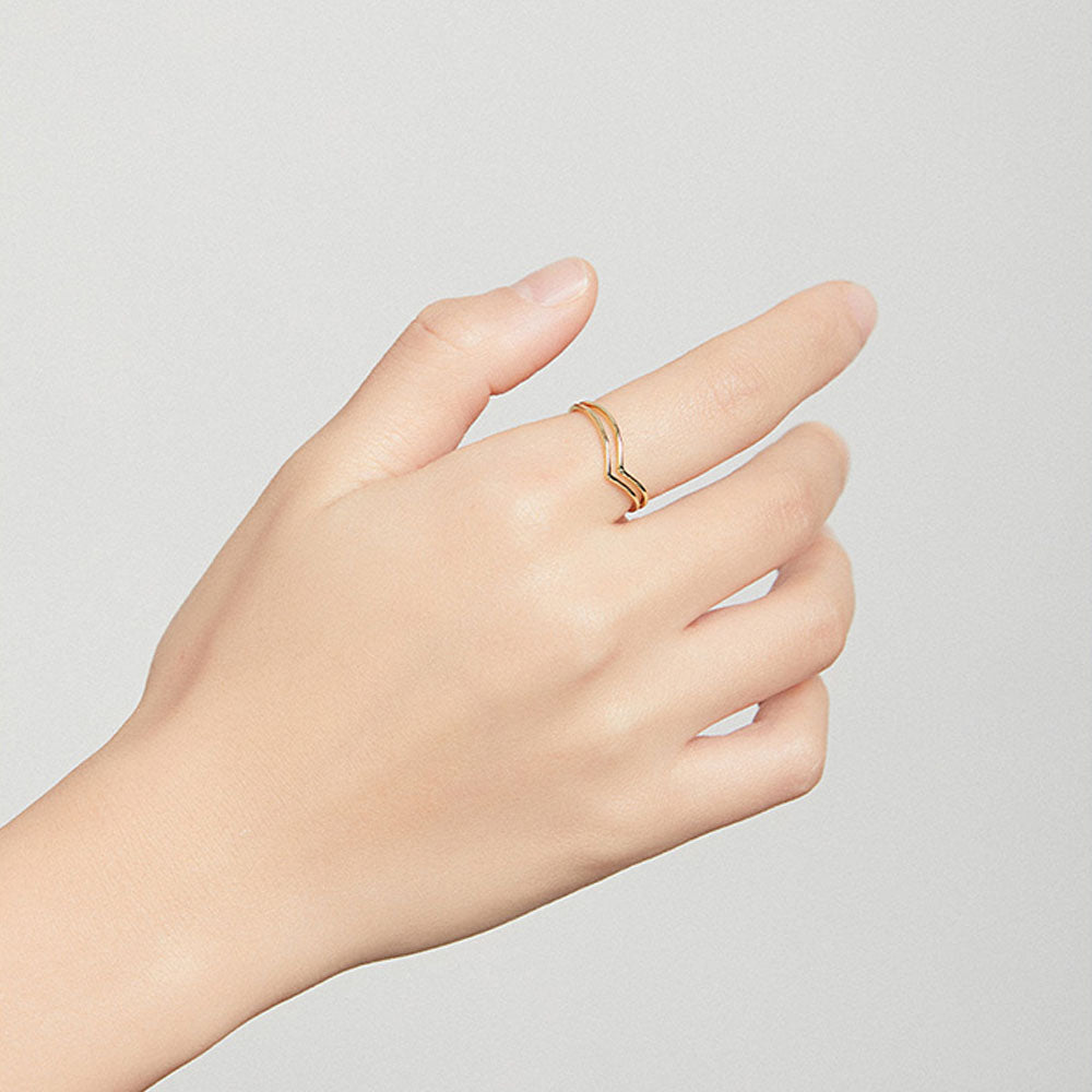 Marilyn - Justerbar ring med V-form