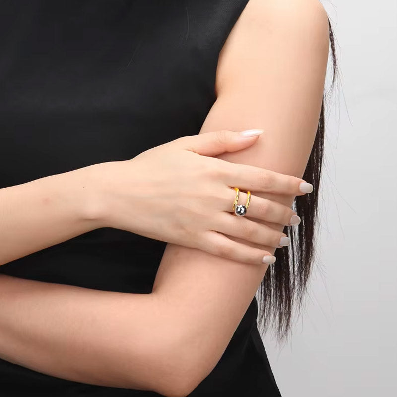 Orbia - Ring med justerbar öppning och böjd form