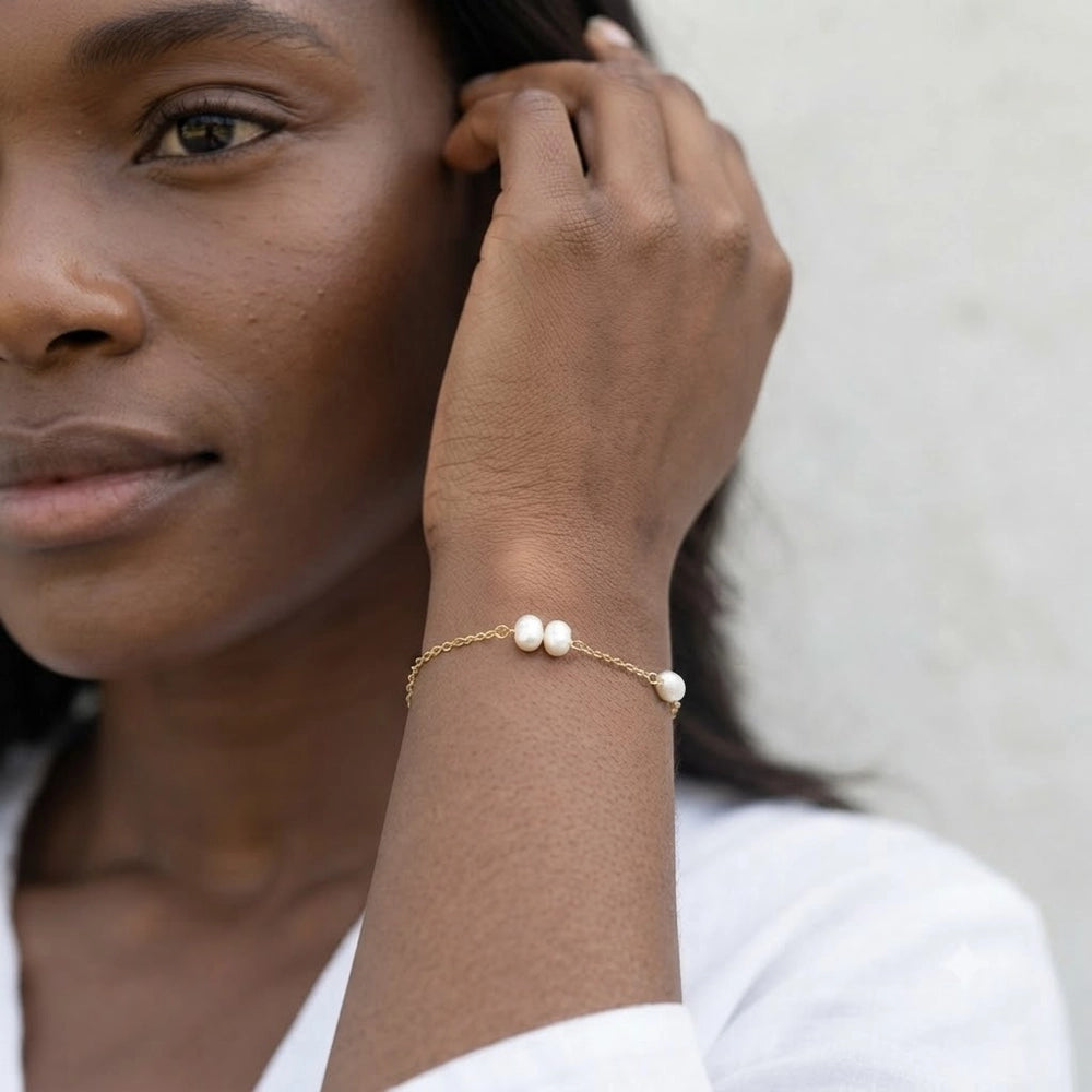 Pearly Glow – Armband med sötvattenspärlor