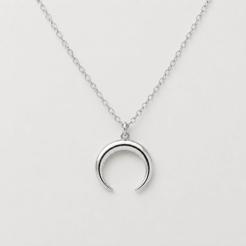 Sigrid – Halsband med liggande halvmåne