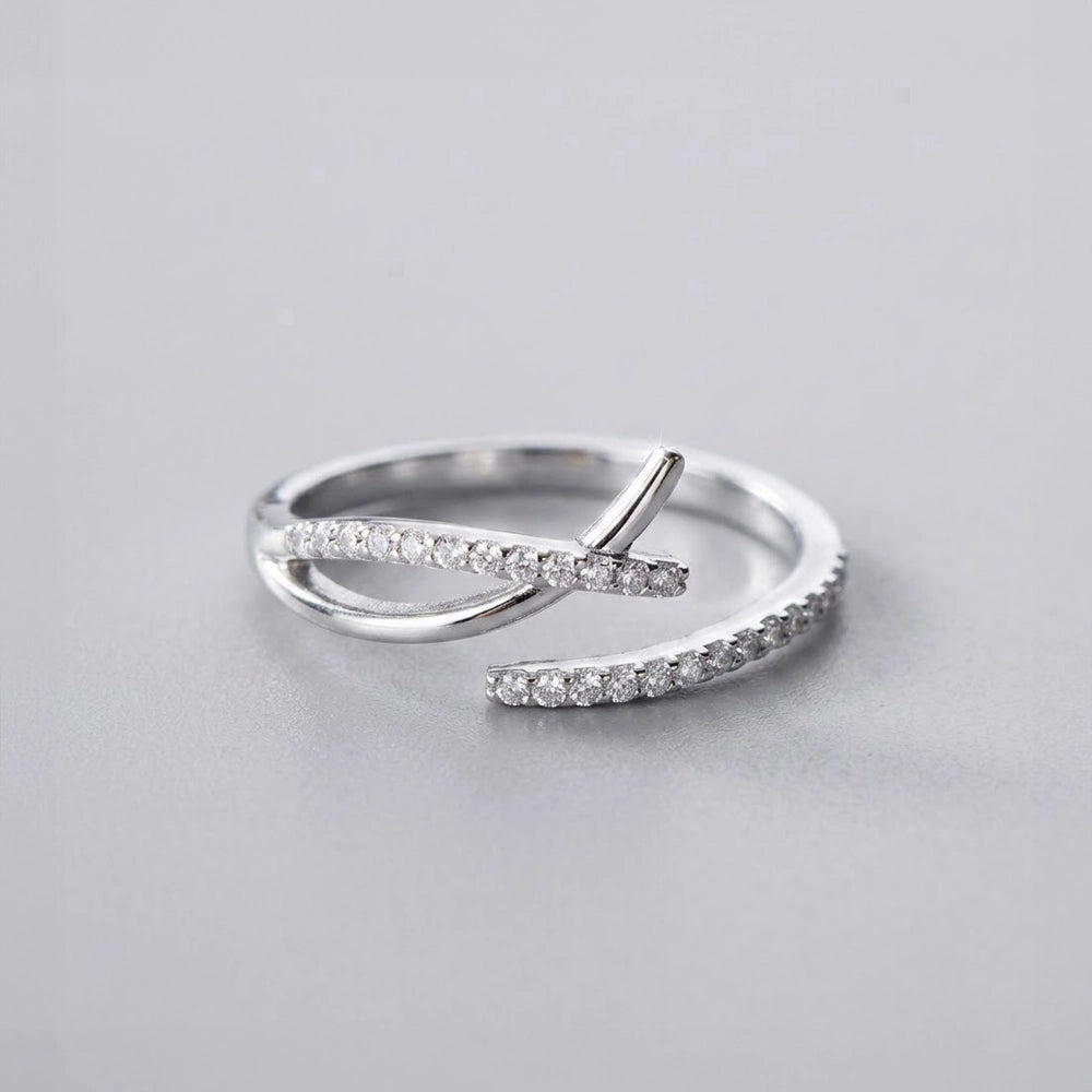Sivra – Justerbar ring med korsad design