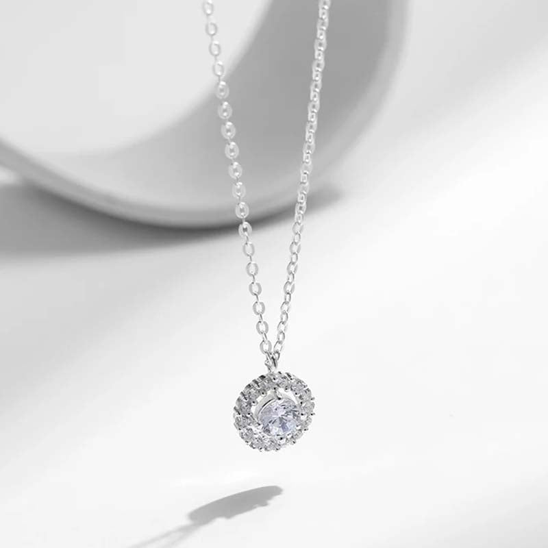 Smilla - Halsband med gnistrande hängsmycke