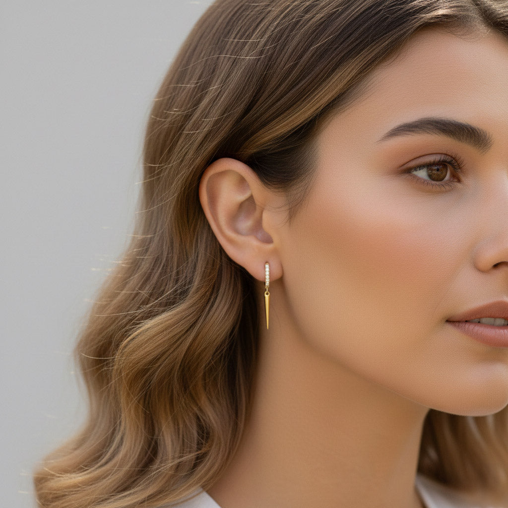 Tova - Hoops med stenar och spikedesign