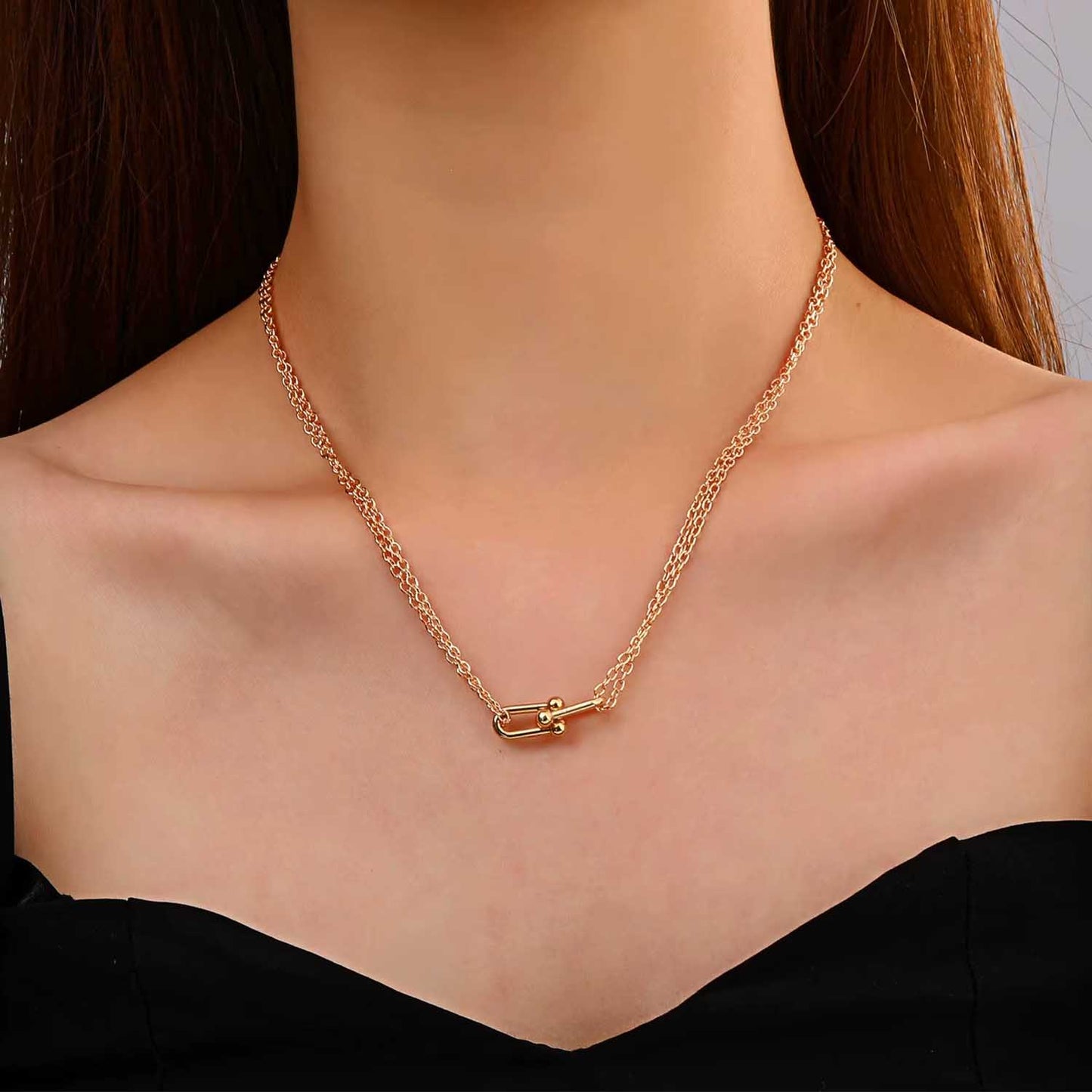 U-Turn - Halsband med hästskoformat hängsmycke