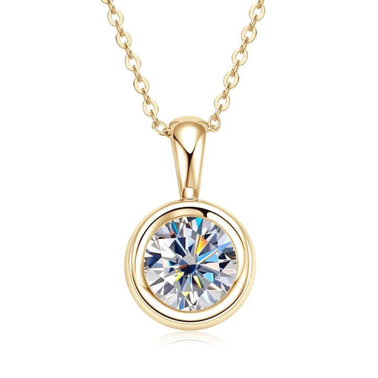 Yndis - Halsband med hängsmycke av moissanite