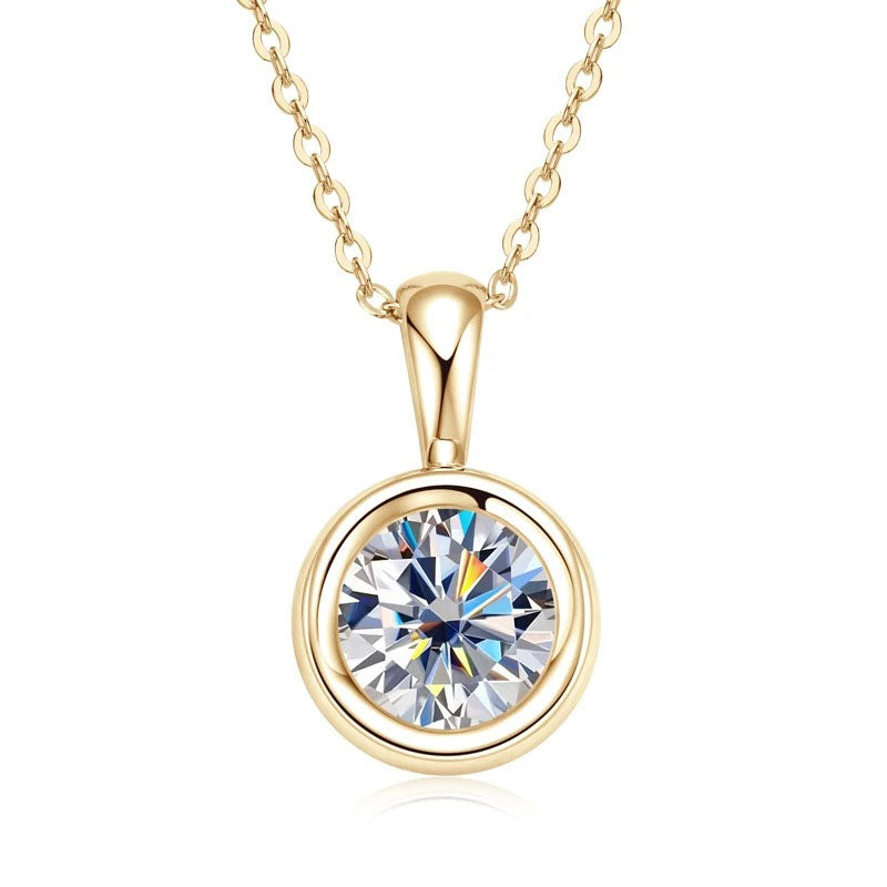 Yndis - Halsband med hängsmycke av moissanite