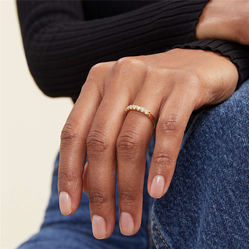 Seven Glow - Ring med glittrande detaljer