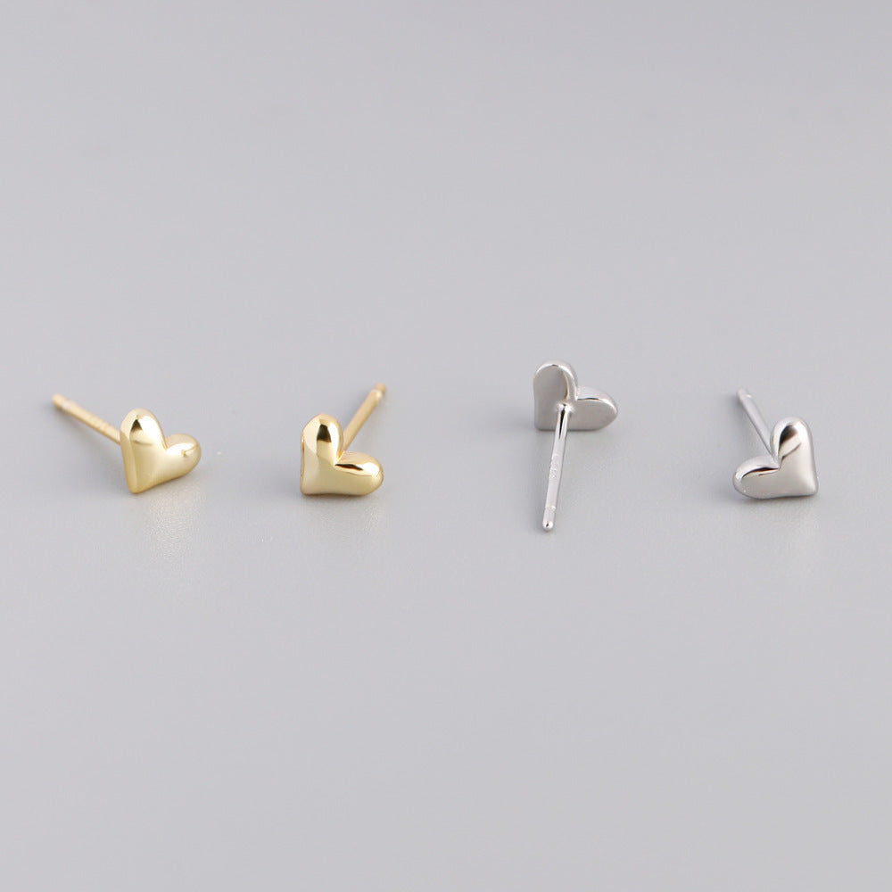 Mini Charm - Små studs med hjärtmotiv