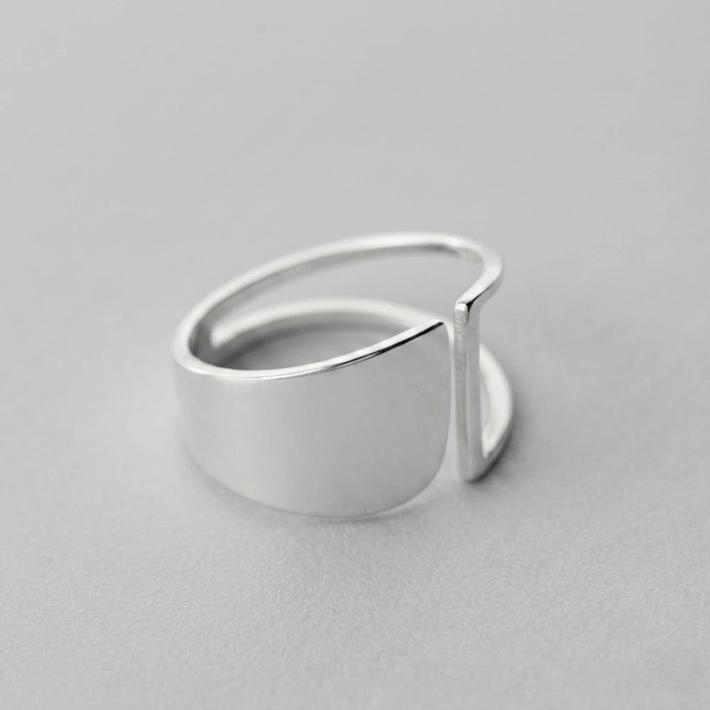 Blanka – Justerbar ring med unik ihålig design