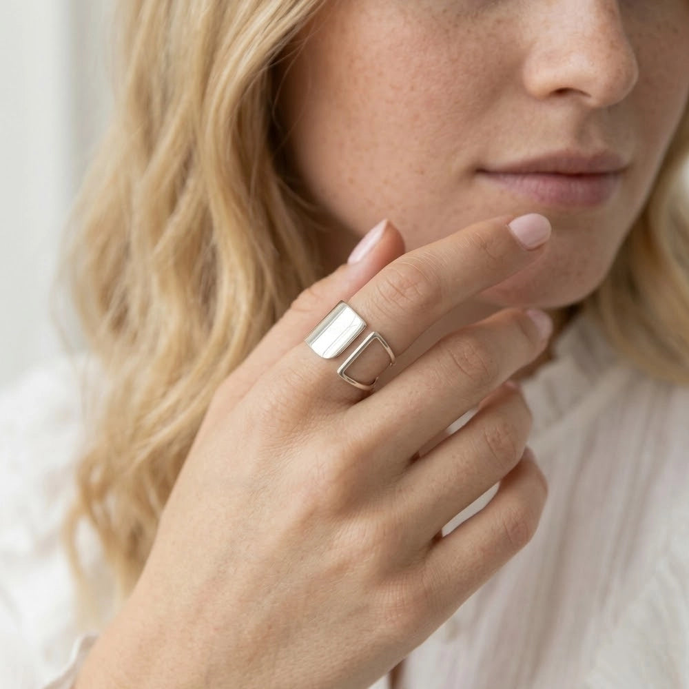 Blanka – Justerbar ring med unik ihålig design