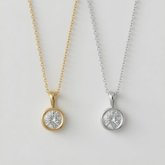 Yndis - Halsband med hängsmycke av moissanite