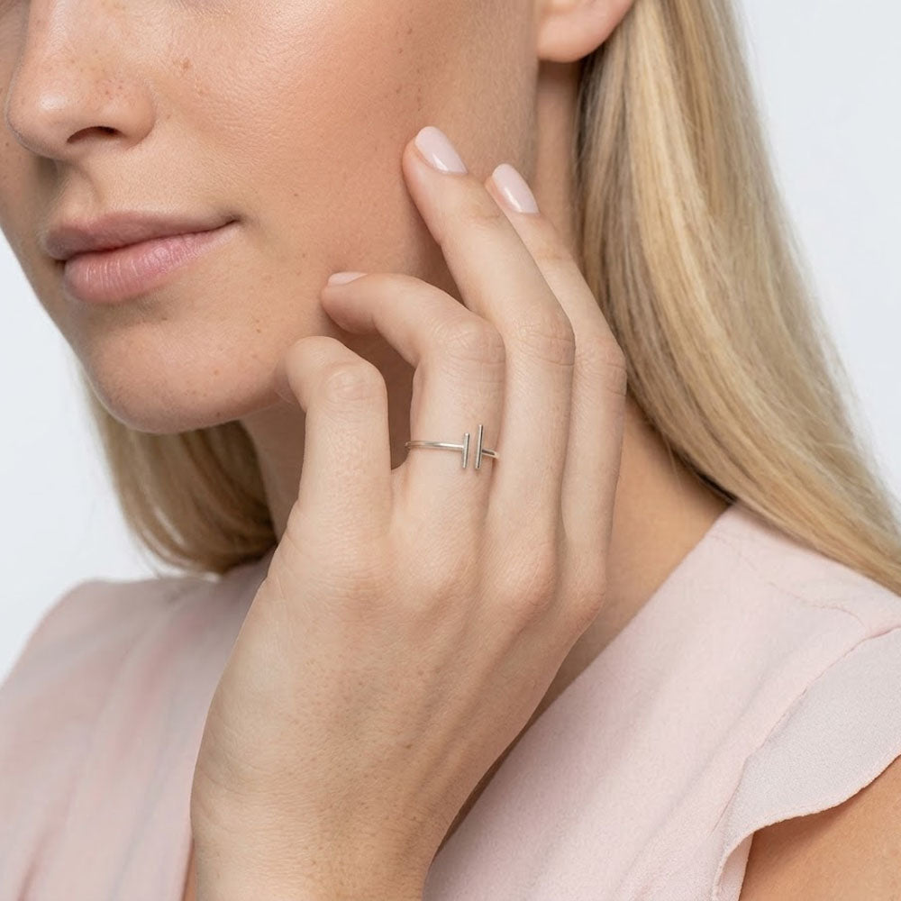 Filippa - Justerbar ring med T-form