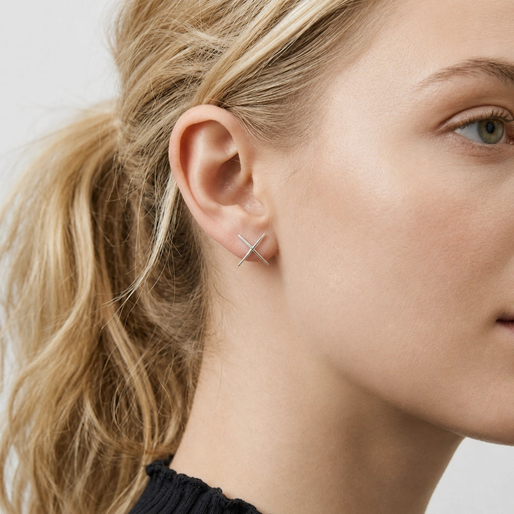 Loomi - Studs med kryssdesign