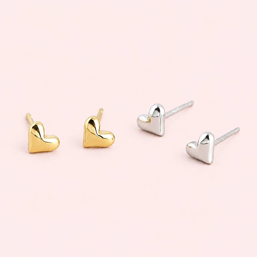 Mini Charm - Små studs med hjärtmotiv