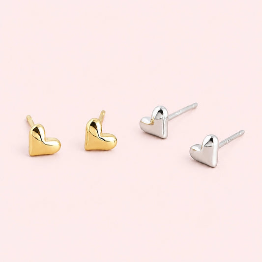 Mini Charm - Små studs med hjärtmotiv