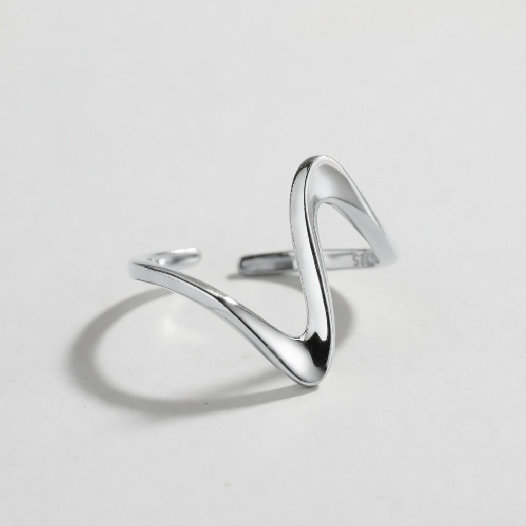 Vendela - Justerbar ring med vågig design