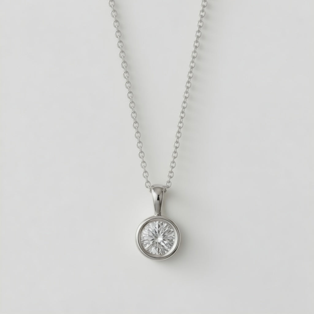 Yndis - Halsband med hängsmycke av moissanite