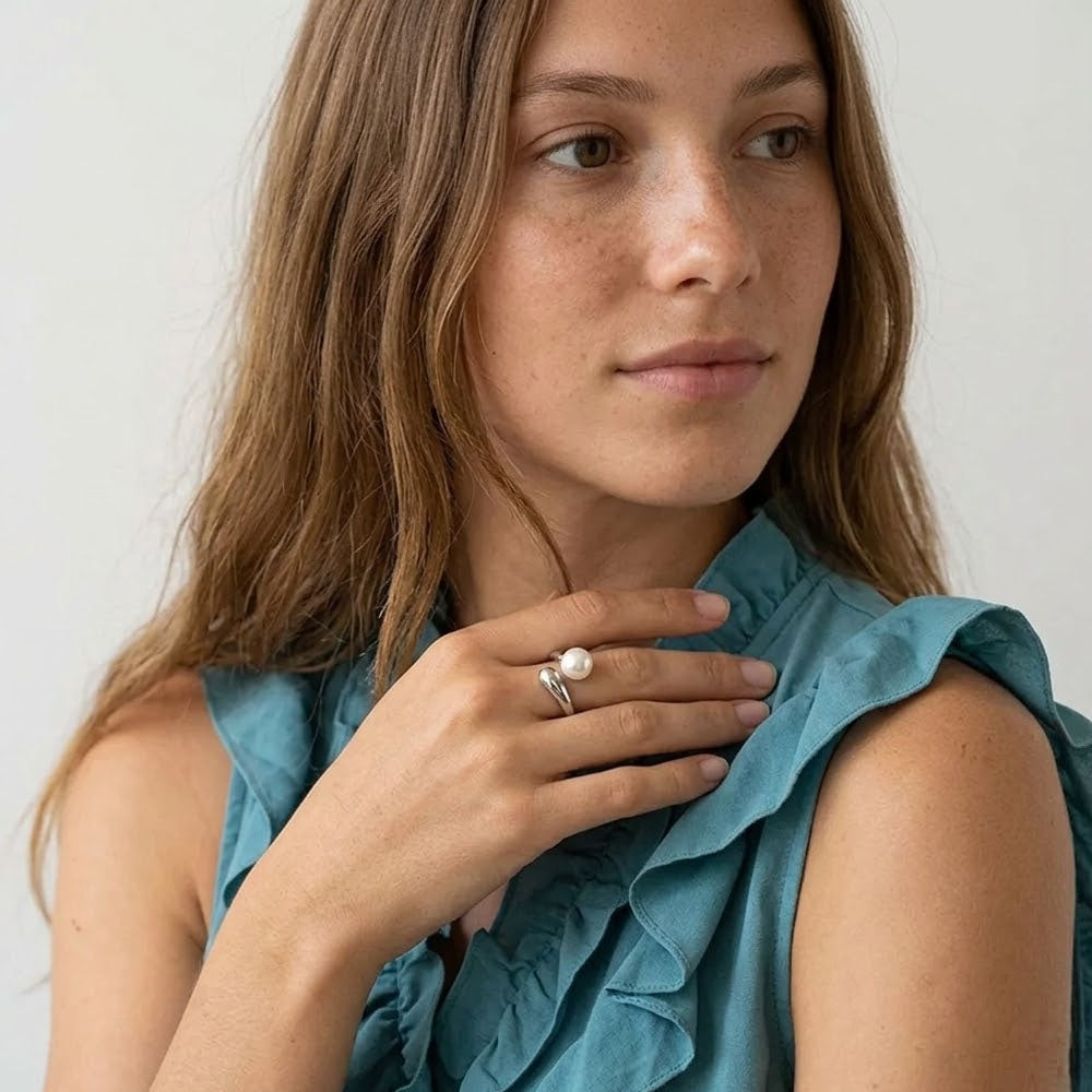 Silken Dew - Justerbar ring med pärla