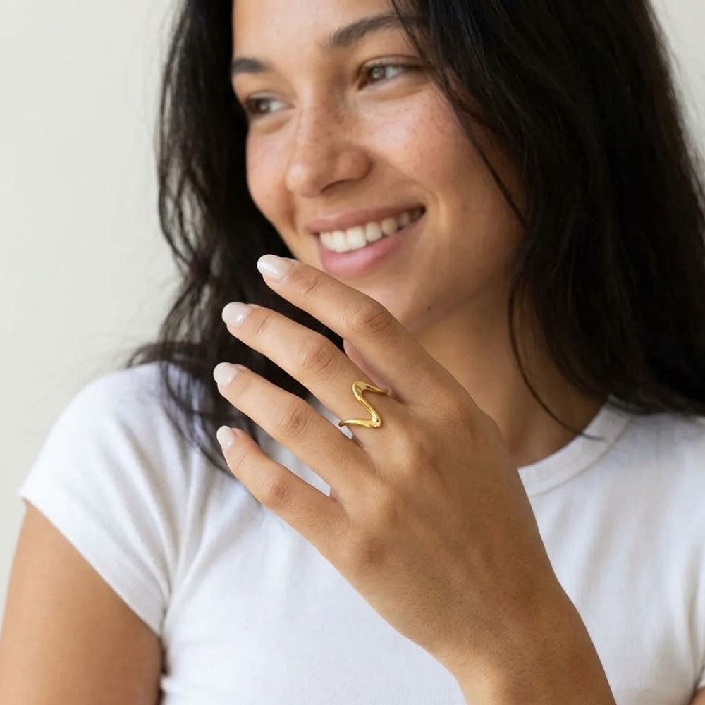 Vendela - Justerbar ring med vågig design