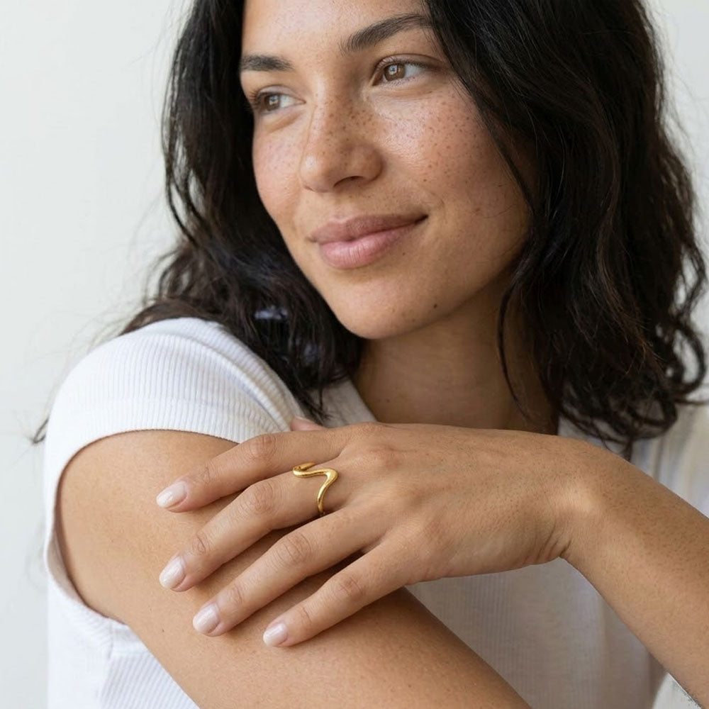 Vendela - Justerbar ring med vågig design