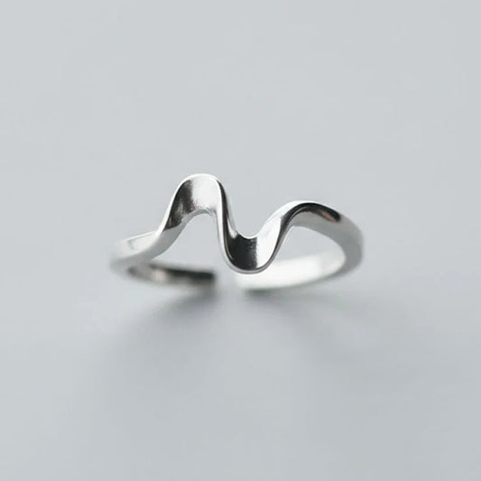 Wavy Water - Justerbar nätt ring med vågig form