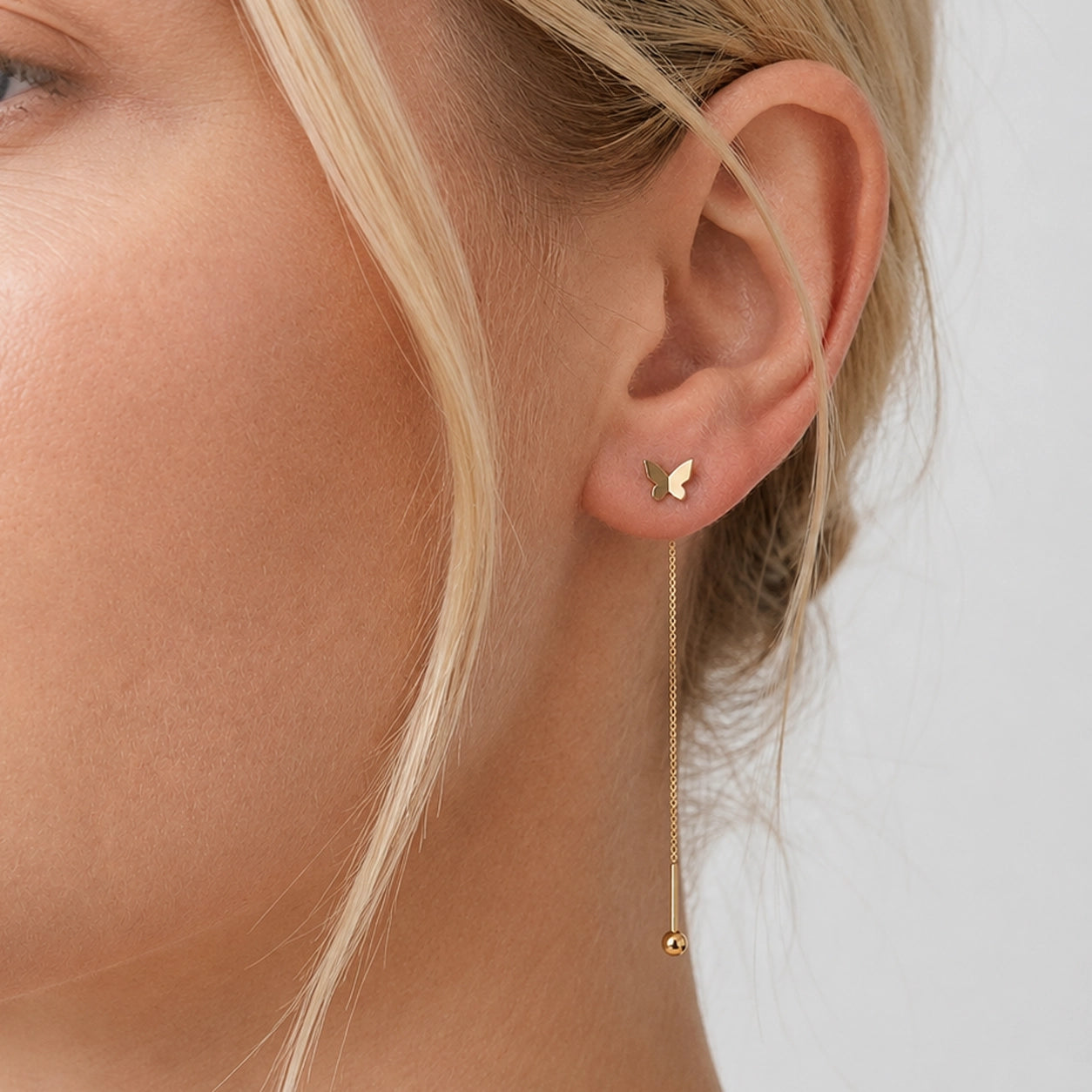 Aimeé – Örhängen med tasseldesign och fjäril