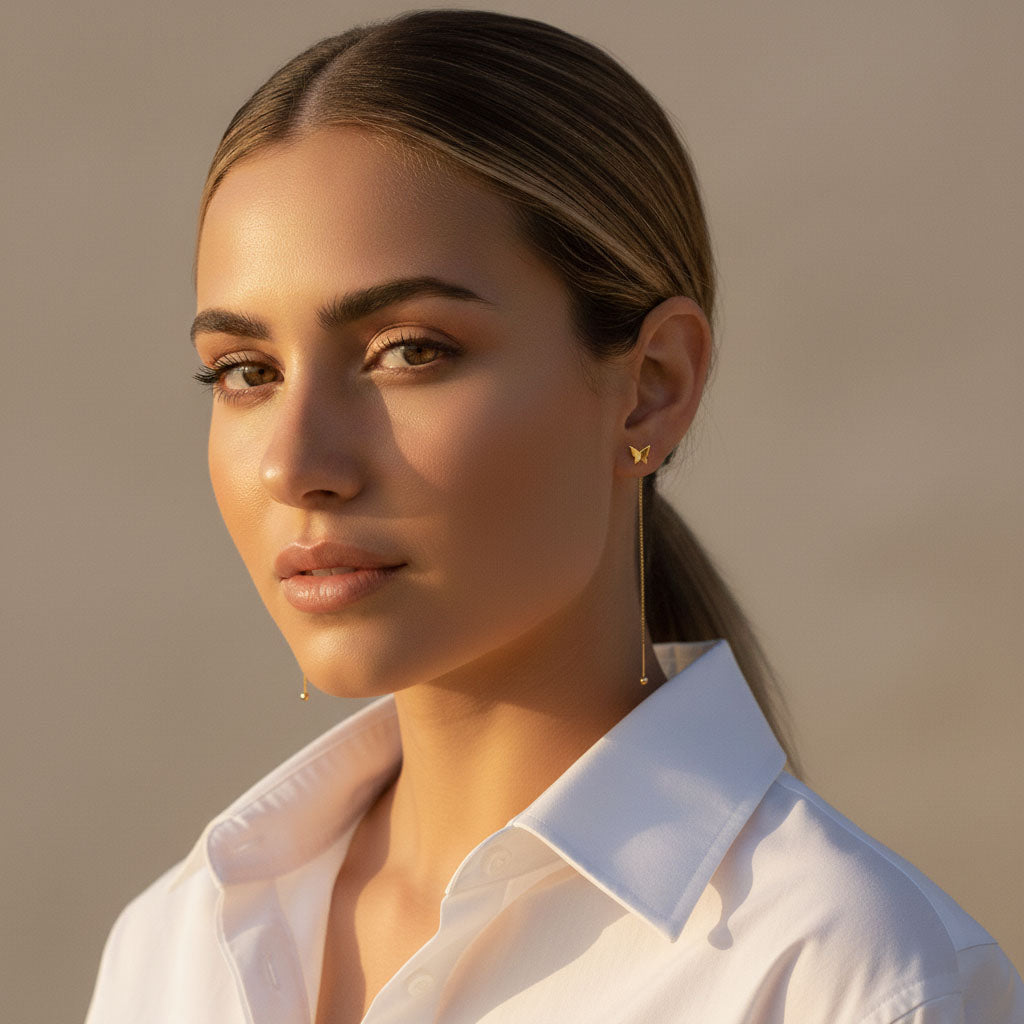 Aimeé - Örhängen med tasseldesign och fjäril