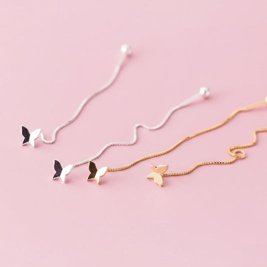 Aimeé - Örhängen med tasseldesign och fjäril