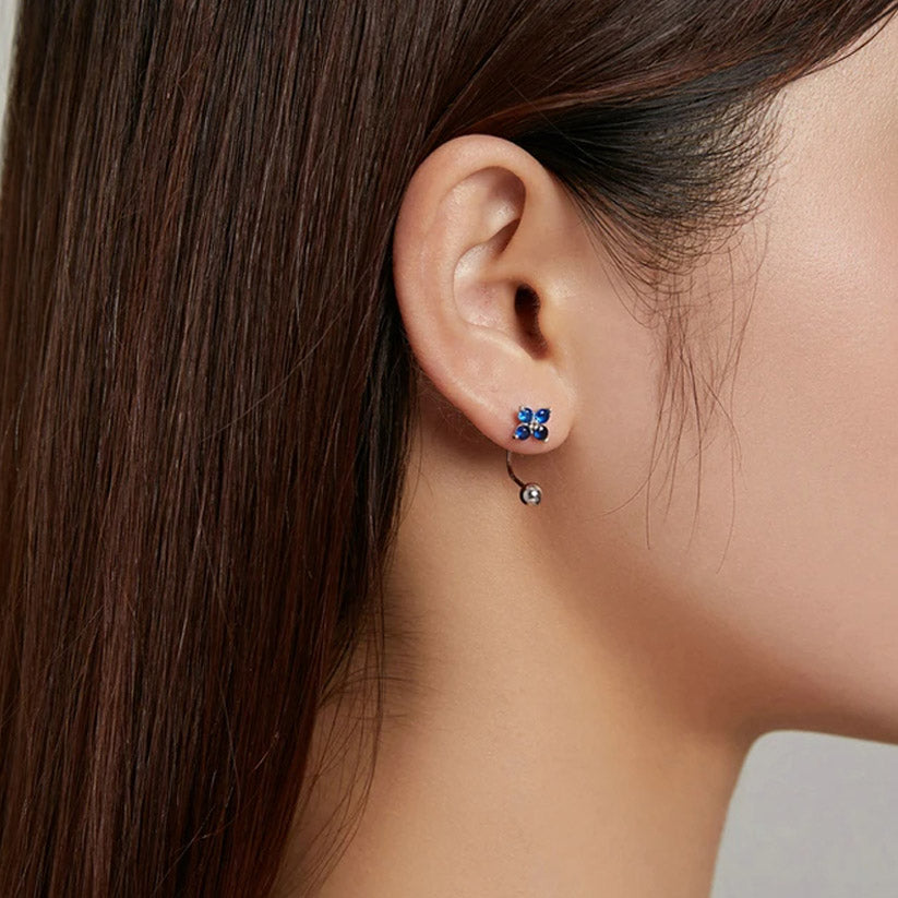 Alexis - Örhängen med krokdesign och skruvplopp