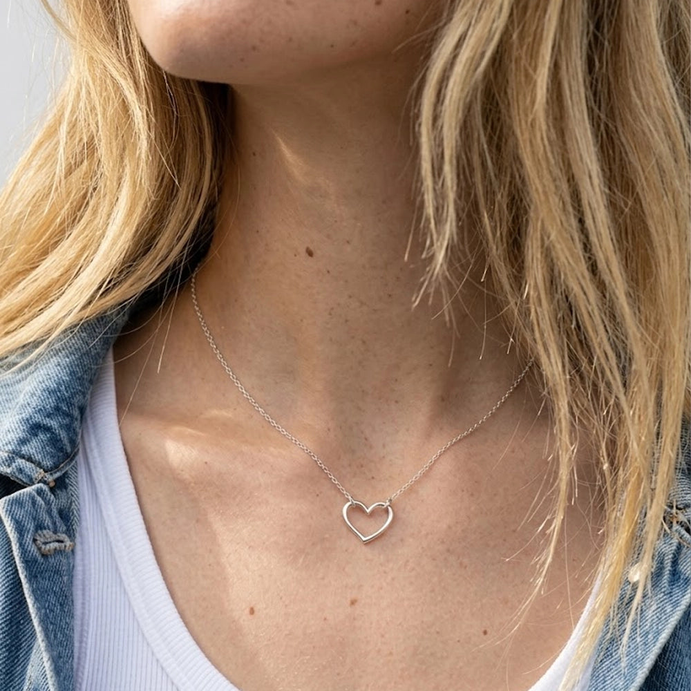 Amora - Halsband med öppet hjärta