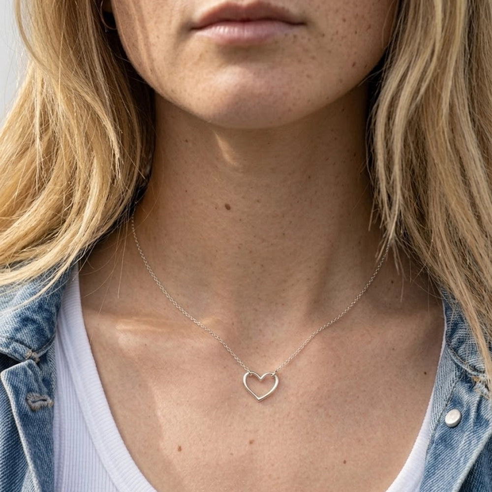 Amora - Halsband med öppet hjärta