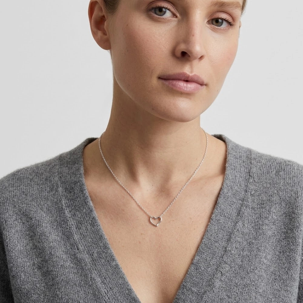 Amora – Halsband med öppet hjärta