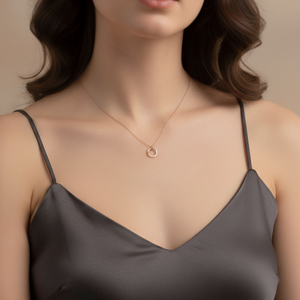 Arwen - Halsband med tvinnat hängsmycke