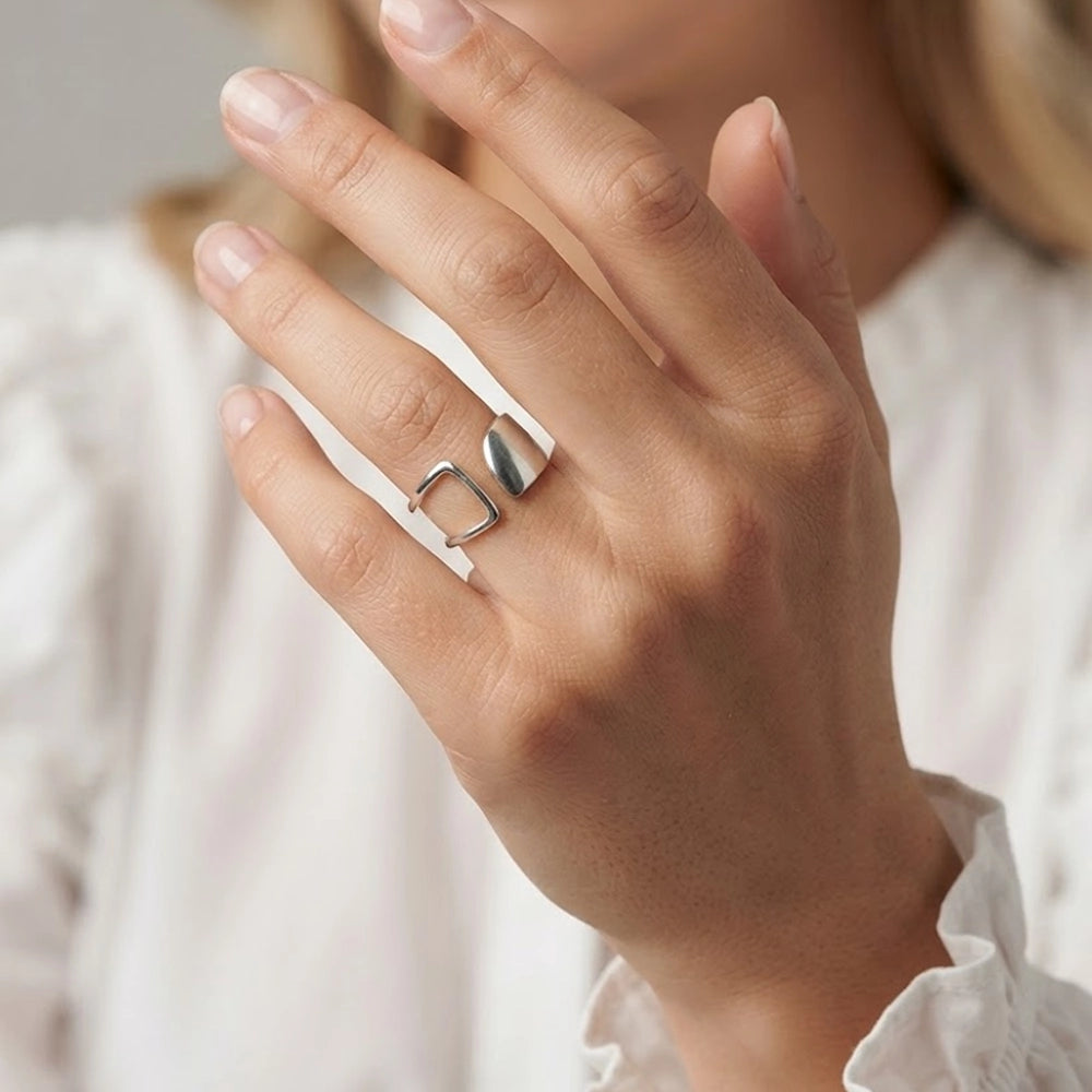 Blanka – Justerbar ring med unik ihålig design